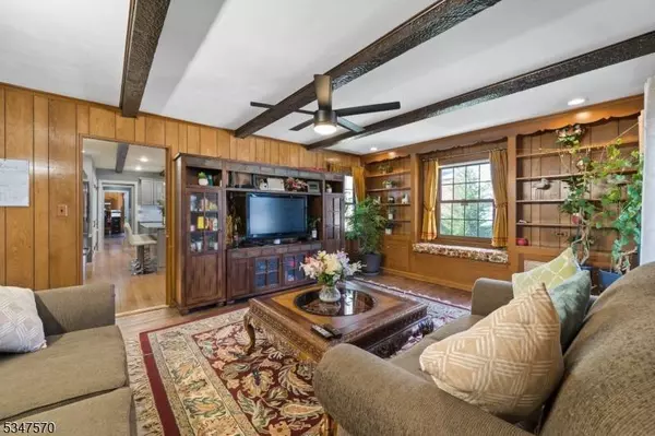 66 Country Ln, Clifton City, NJ 07013