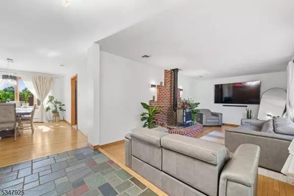 215 Notch Rd, Clifton City, NJ 07013