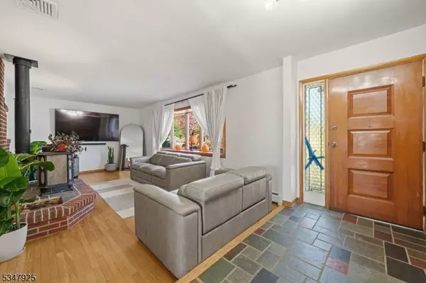 215 Notch Rd, Clifton City, NJ 07013