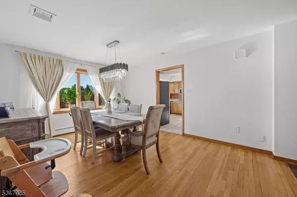 215 Notch Rd, Clifton City, NJ 07013