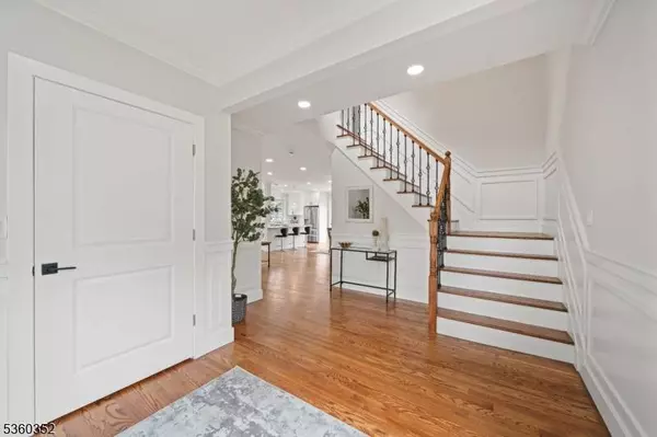 25 Albert Ave, Fair Lawn Boro, NJ 07410