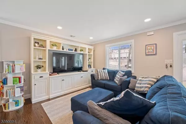 245 Edison St, Clifton City, NJ 07013