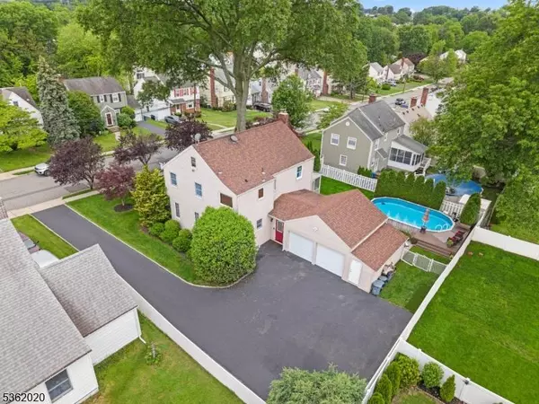 22 Greendale Rd, Clifton City, NJ 07013