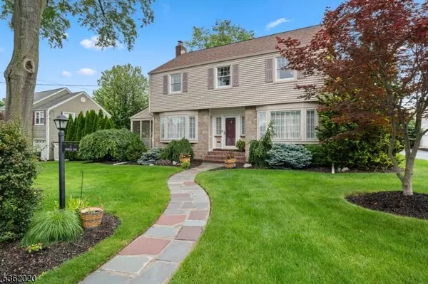 22 Greendale Rd, Clifton City, NJ 07013