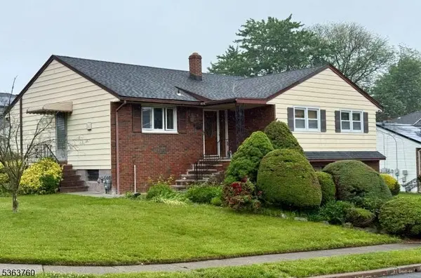 40 Thanksgiving Ln, Clifton City, NJ 07013