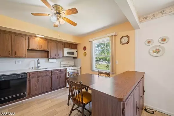 87 Larkspur Ln, Clifton City, NJ 07013