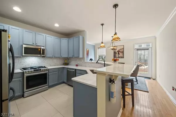 31 Devonshire Dr, Clifton City, NJ 07013