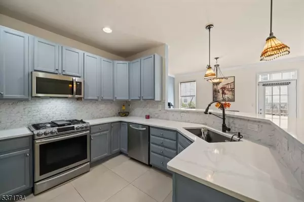 31 Devonshire Dr, Clifton City, NJ 07013