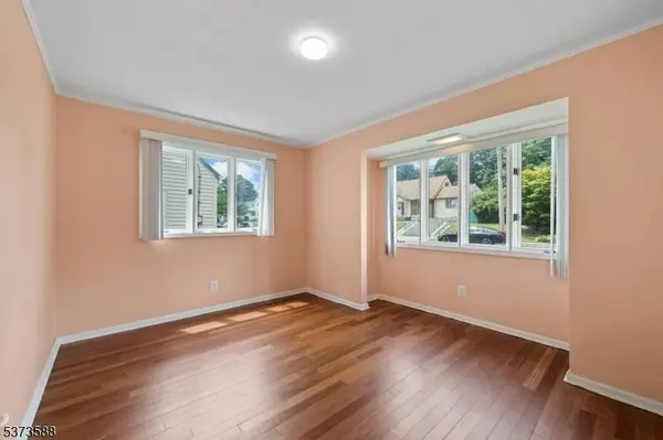 124 Harrington Rd, Clifton City, NJ 07012