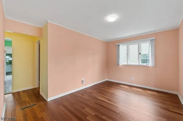 124 Harrington Rd, Clifton City, NJ 07012