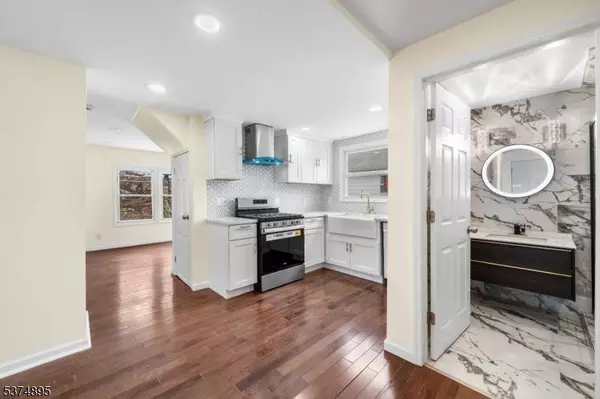 20 Ella St, Bloomingdale Boro, NJ 07403