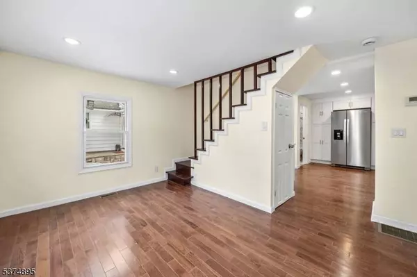 20 Ella St, Bloomingdale Boro, NJ 07403