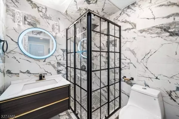 20 Ella St, Bloomingdale Boro, NJ 07403