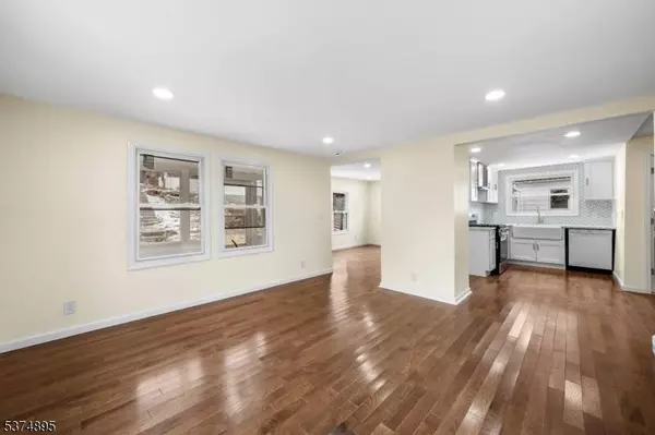 20 Ella St, Bloomingdale Boro, NJ 07403