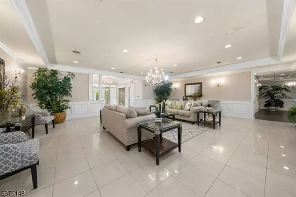 9206 Ravenscroft Rd, Clifton City, NJ 07013