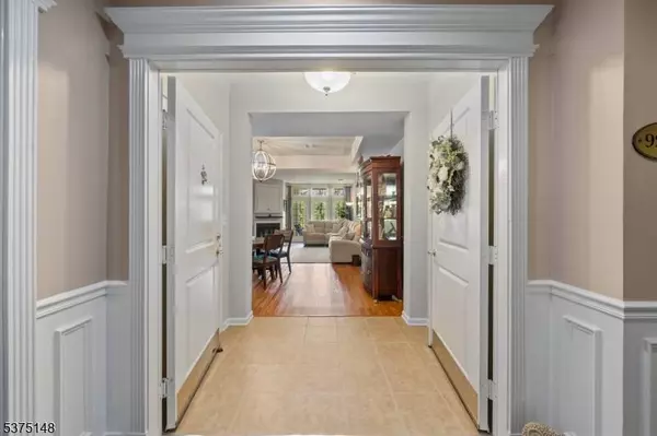 9206 Ravenscroft Rd, Clifton City, NJ 07013