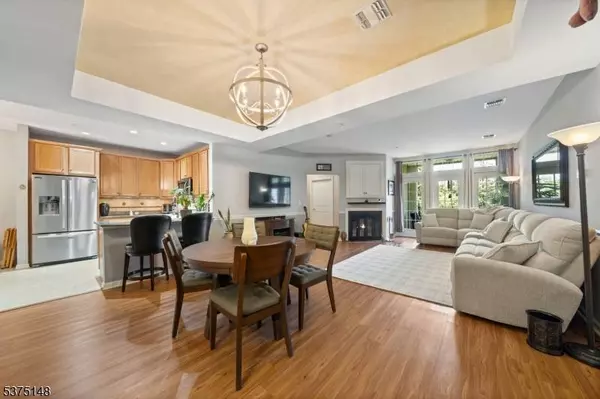 9206 Ravenscroft Rd, Clifton City, NJ 07013