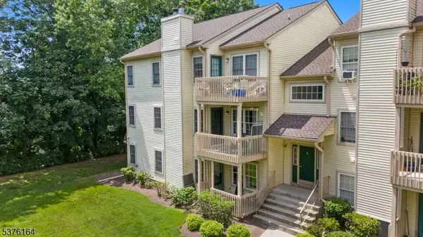 11 Evergreen Dr, Clifton City, NJ 07014