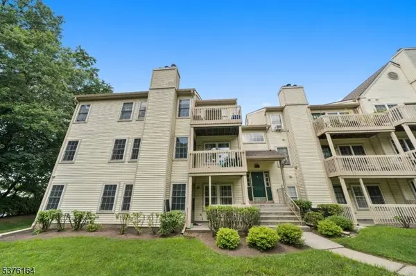 11 Evergreen Dr, Clifton City, NJ 07014