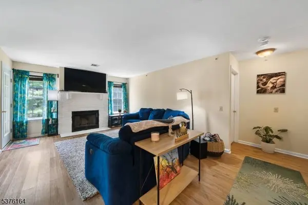 11 Evergreen Dr, Clifton City, NJ 07014