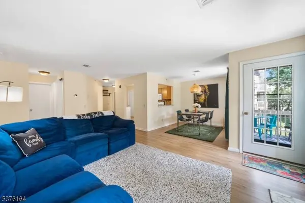 11 Evergreen Dr, Clifton City, NJ 07014