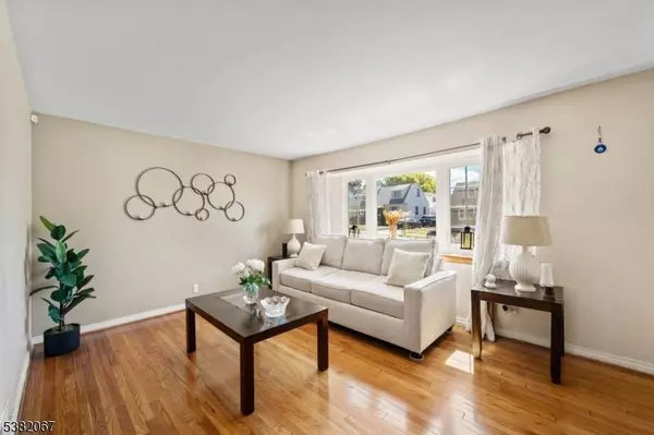 97 Willow St, Elmwood Park Boro, NJ 07407