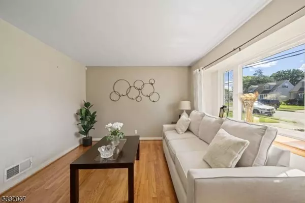 97 Willow St, Elmwood Park Boro, NJ 07407