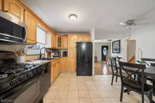 97 Willow St, Elmwood Park Boro, NJ 07407