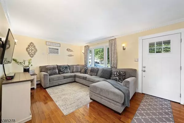 27 Tristan Rd, Clifton City, NJ 07013