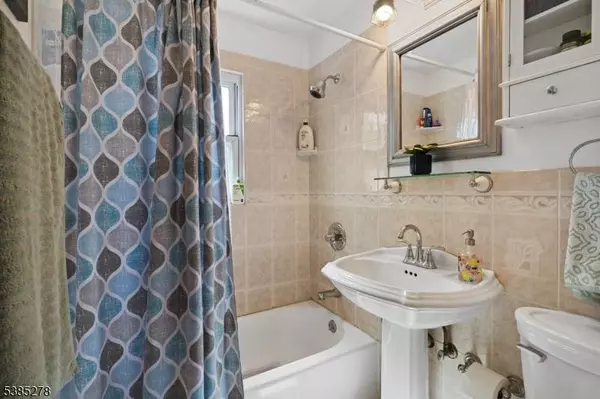 27 Tristan Rd, Clifton City, NJ 07013