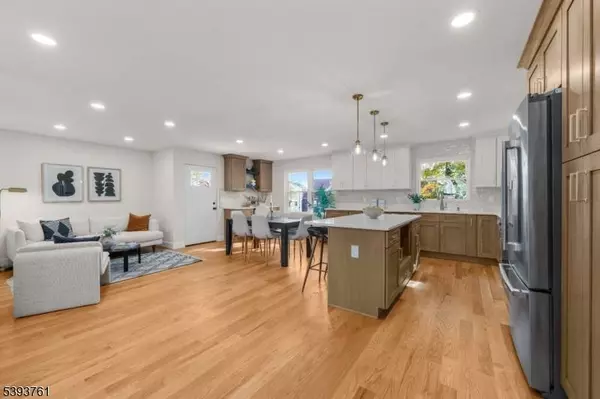 222 Bennington Ct, Clifton City, NJ 07013