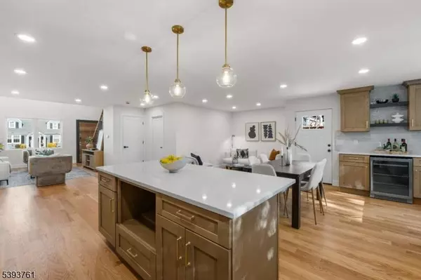 222 Bennington Ct, Clifton City, NJ 07013