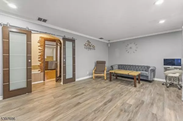 54 Village Rd, Clifton City, NJ 07013