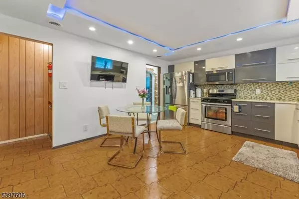 54 Village Rd, Clifton City, NJ 07013