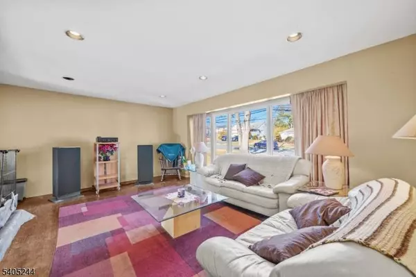 169 Haddenfield Rd, Clifton City, NJ 07013