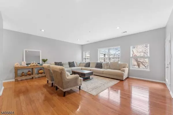 511 Brittany Dr, Wayne Twp., NJ 07470