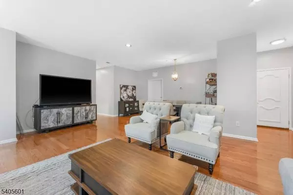 511 Brittany Dr, Wayne Twp., NJ 07470