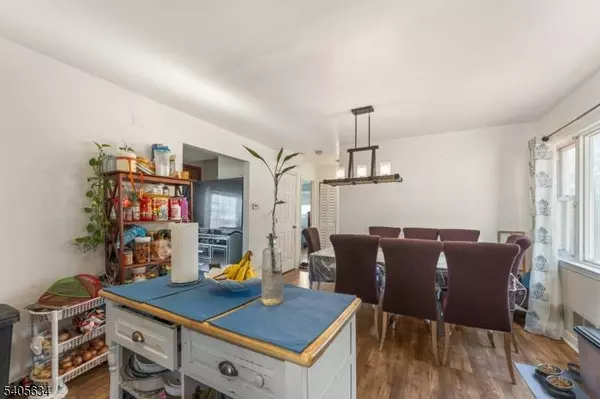 59 Susan Ct, Clifton City, NJ 07012