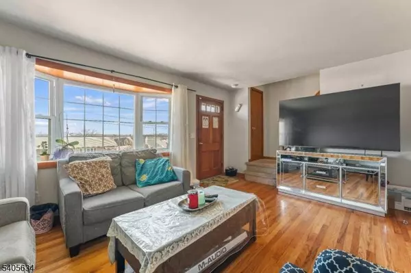 59 Susan Ct, Clifton City, NJ 07012