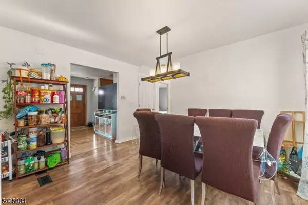 59 Susan Ct, Clifton City, NJ 07012