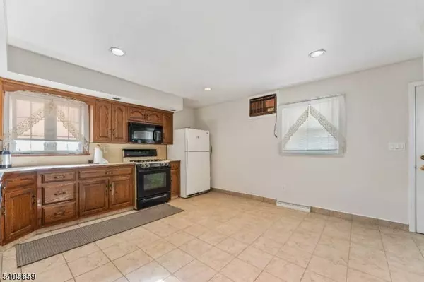 225 Edison St, Clifton City, NJ 07013