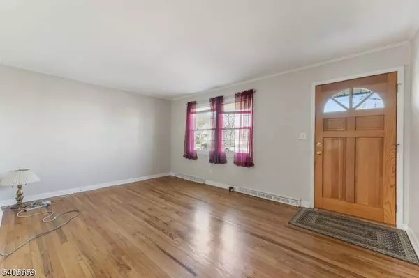 225 Edison St, Clifton City, NJ 07013