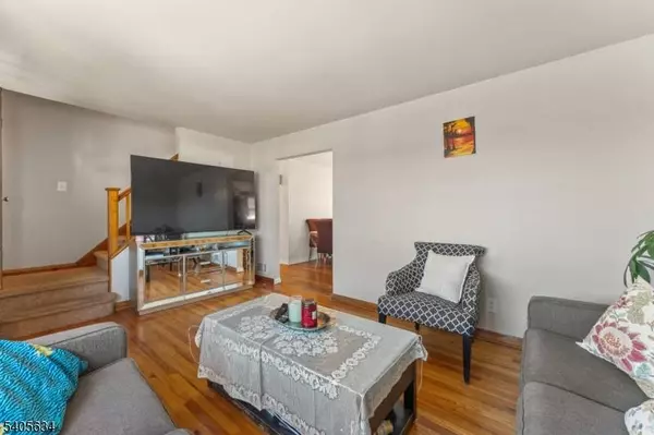 59 Susan Ct, Clifton City, NJ 07012