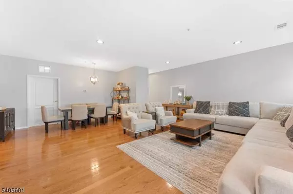 511 Brittany Dr, Wayne Twp., NJ 07470