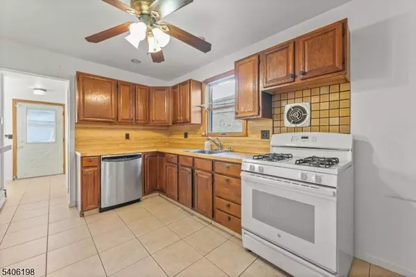 27 Madison Ave, Clifton City, NJ 07011