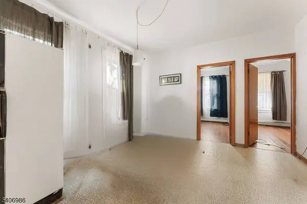 22 Arthur St, Clifton City, NJ 07011