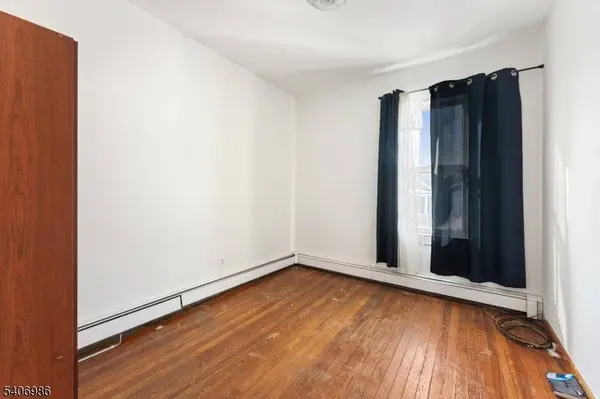 22 Arthur St, Clifton City, NJ 07011