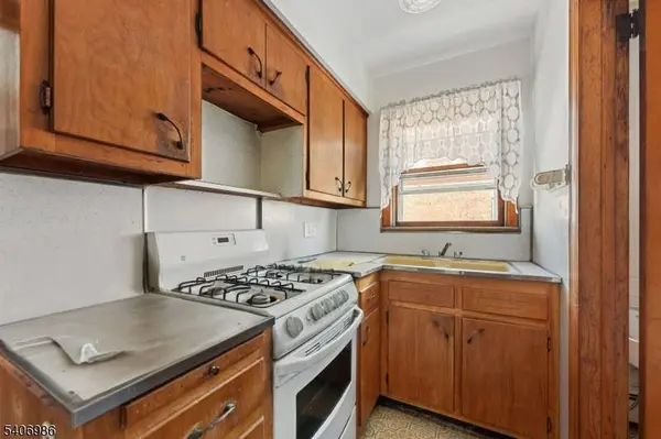 22 Arthur St, Clifton City, NJ 07011