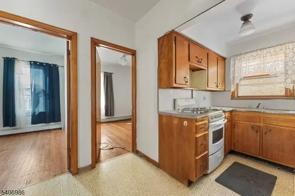 22 Arthur St, Clifton City, NJ 07011