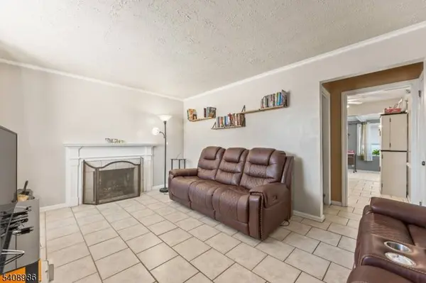 102 Barnsdale Rd, Clifton City, NJ 07013